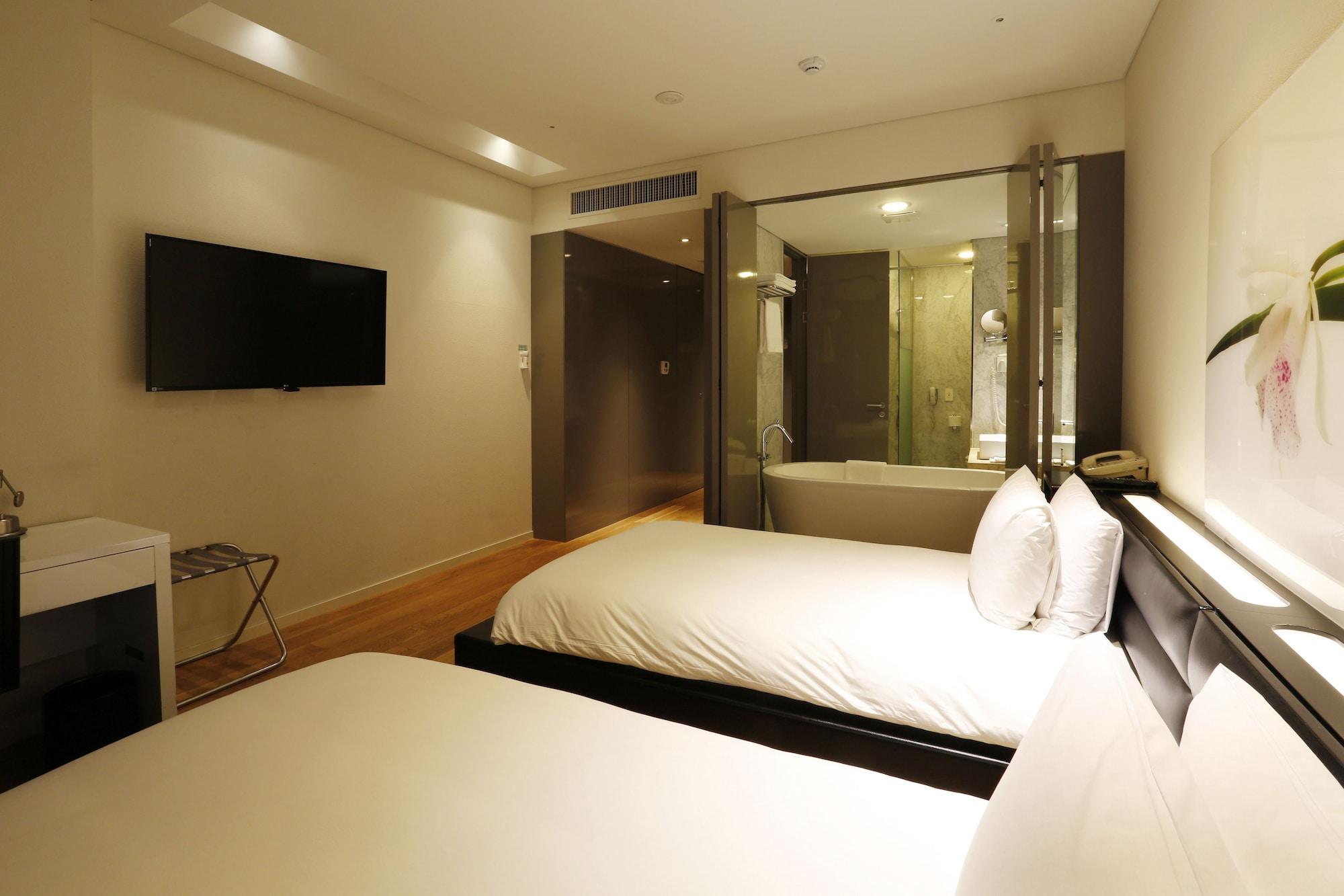 Grand Mercure Ambassador Changwon Exterior photo