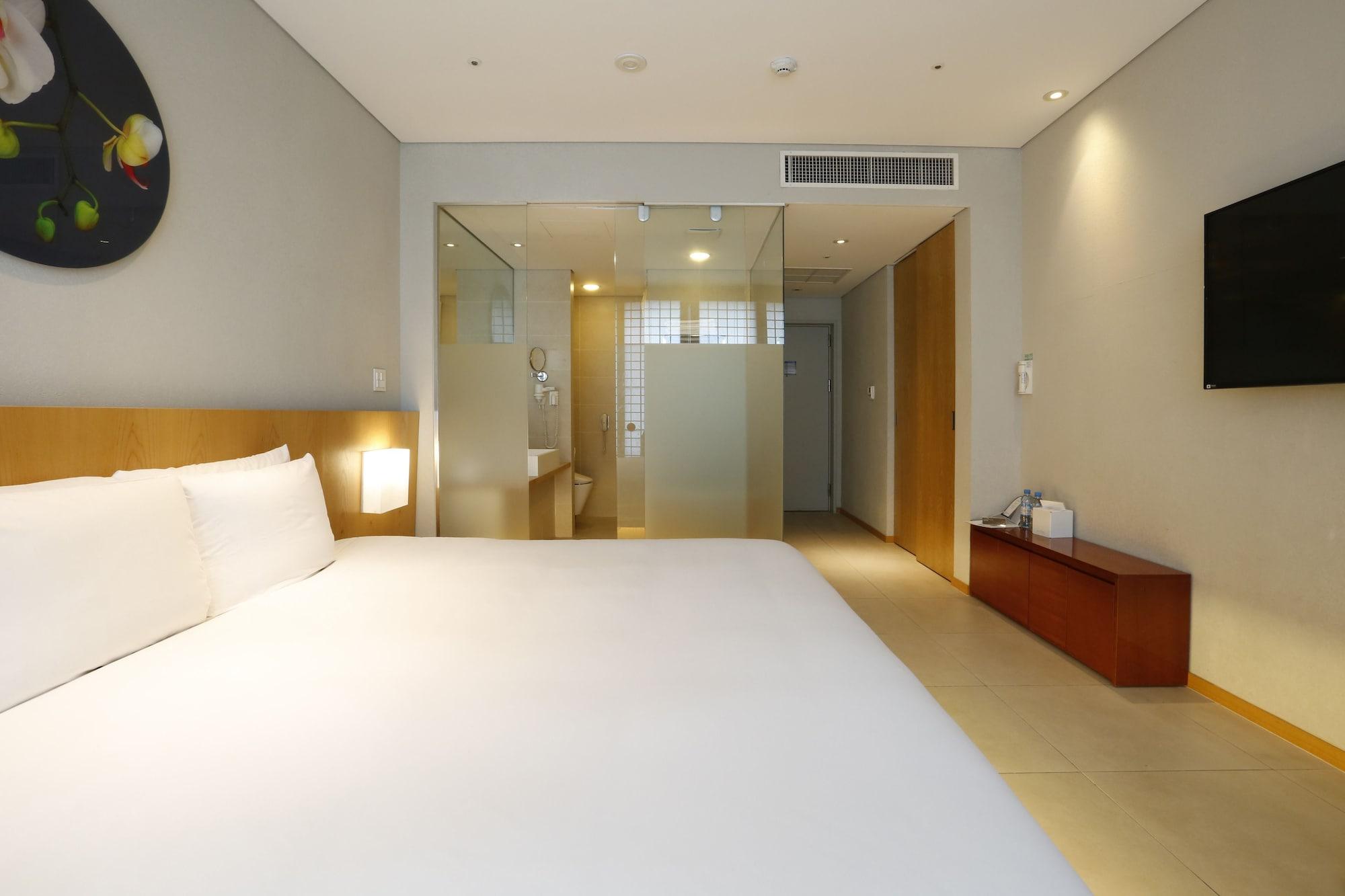 Grand Mercure Ambassador Changwon Exterior photo